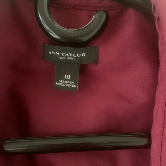 Beautifulful burgundy cranberry sleeveless top. - Picture 5 of 6